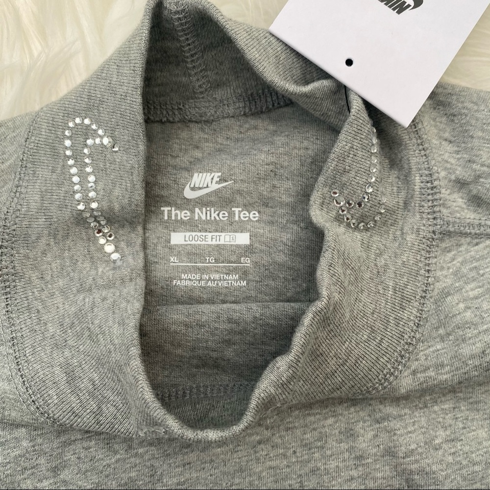 Nike Jewel Cropped Top - Picture 2 of 3
